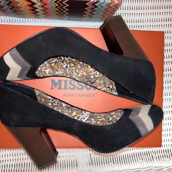 Missioni for Target Heels Brown Suede Chevron/Herringbone Pattern - Picture 3 of 16